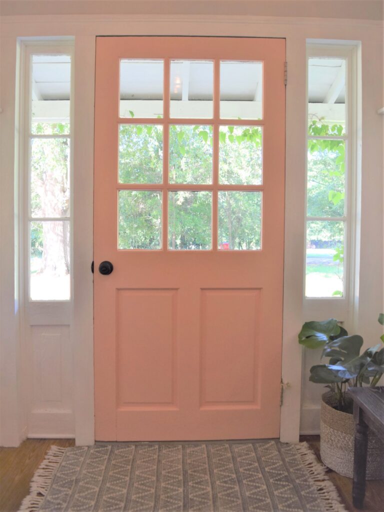 fresh diy farmhouse foyer, pink door, cheerful