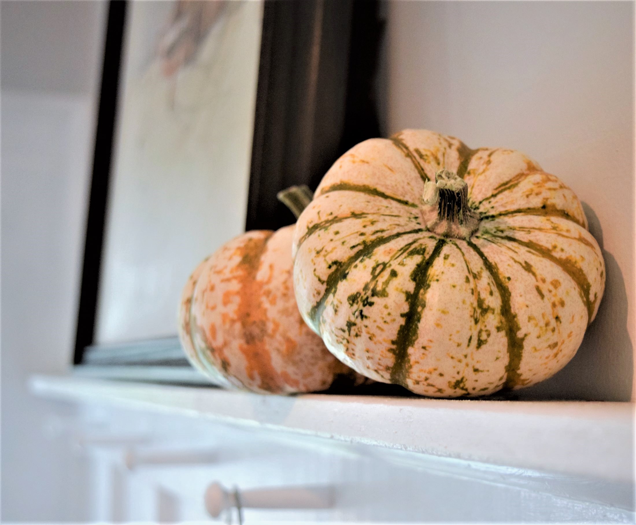 mindful living modern old soul, fall fun southern style, activities, pumpkins on a photo ledge