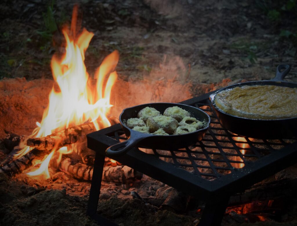 what to do with your life in August, campfire meal, cooking, dinner ideas, outside, nature, cast iron skillet